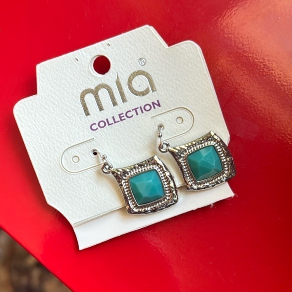 Mia Collection Turquoise Silver Western Costume Dangle Earrings